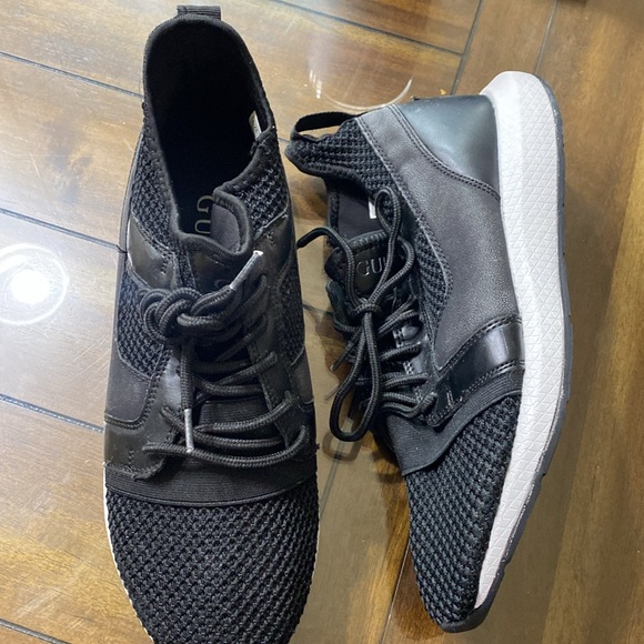 GUESS and VANS - Picture 11 of 13